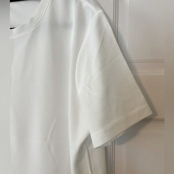 NWT Men’s White crew t-shirt. Waffle pattern. Large - Picture 6 of 7